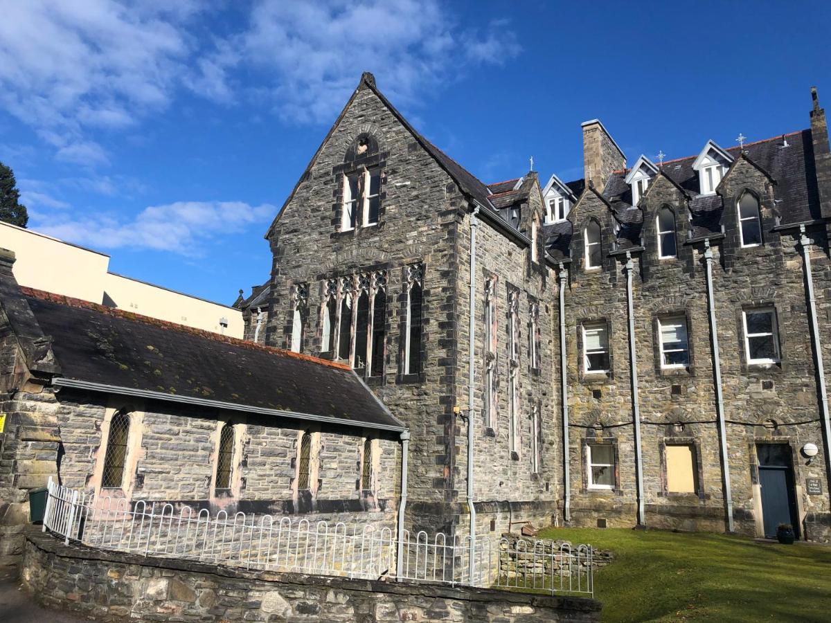 Loch Ness Moat House Apartments حصن أوغسطس المظهر الخارجي الصورة