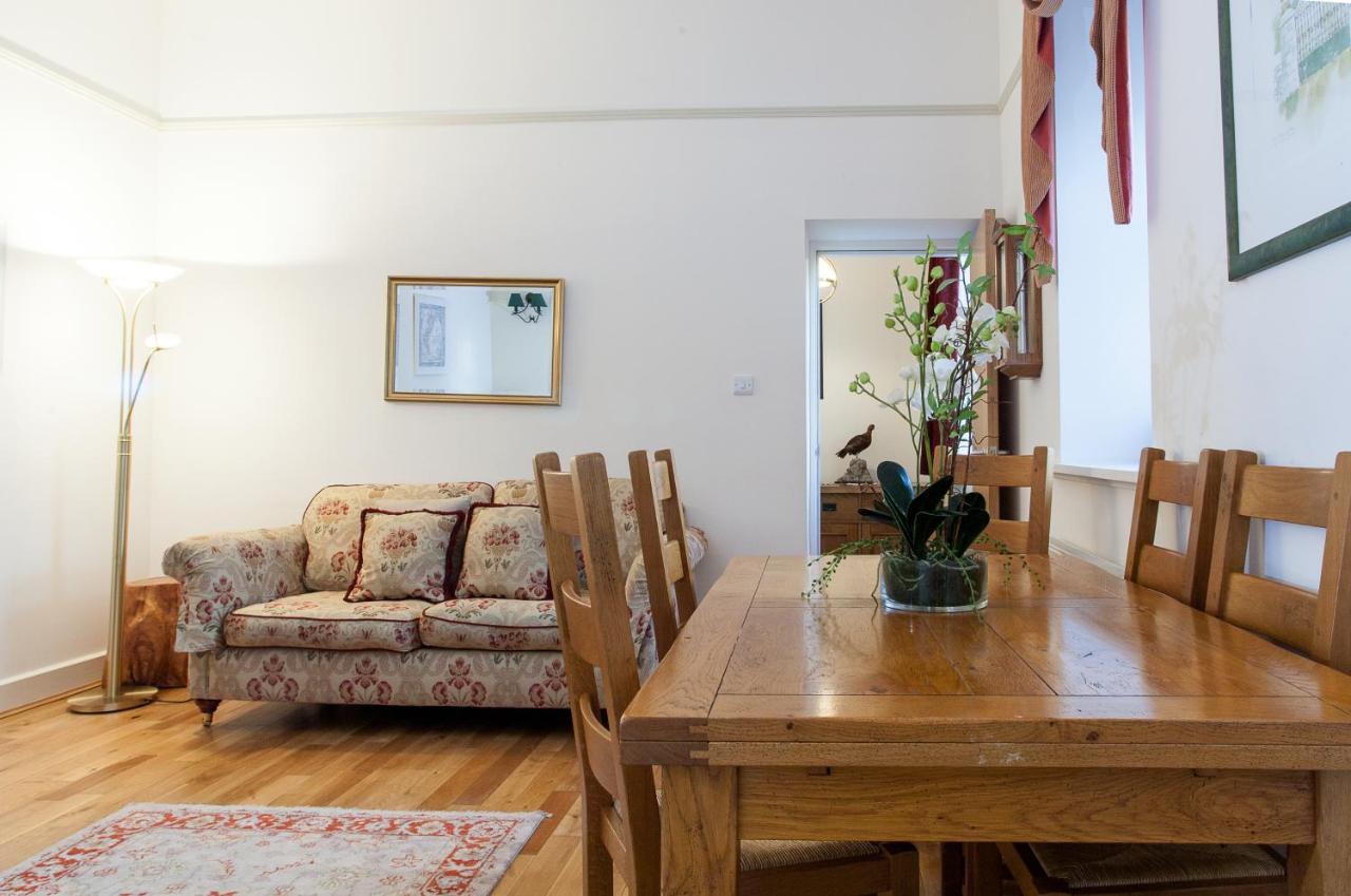 Loch Ness Moat House Apartments حصن أوغسطس المظهر الخارجي الصورة